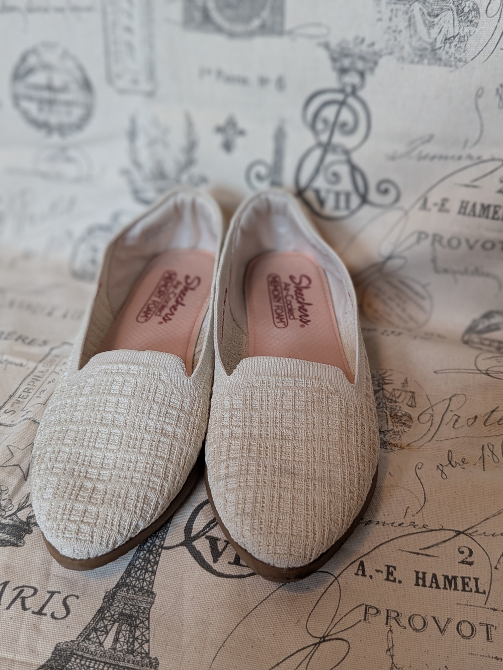 Skechers Women’s Cream Slip-On Textured Loafers Size 8